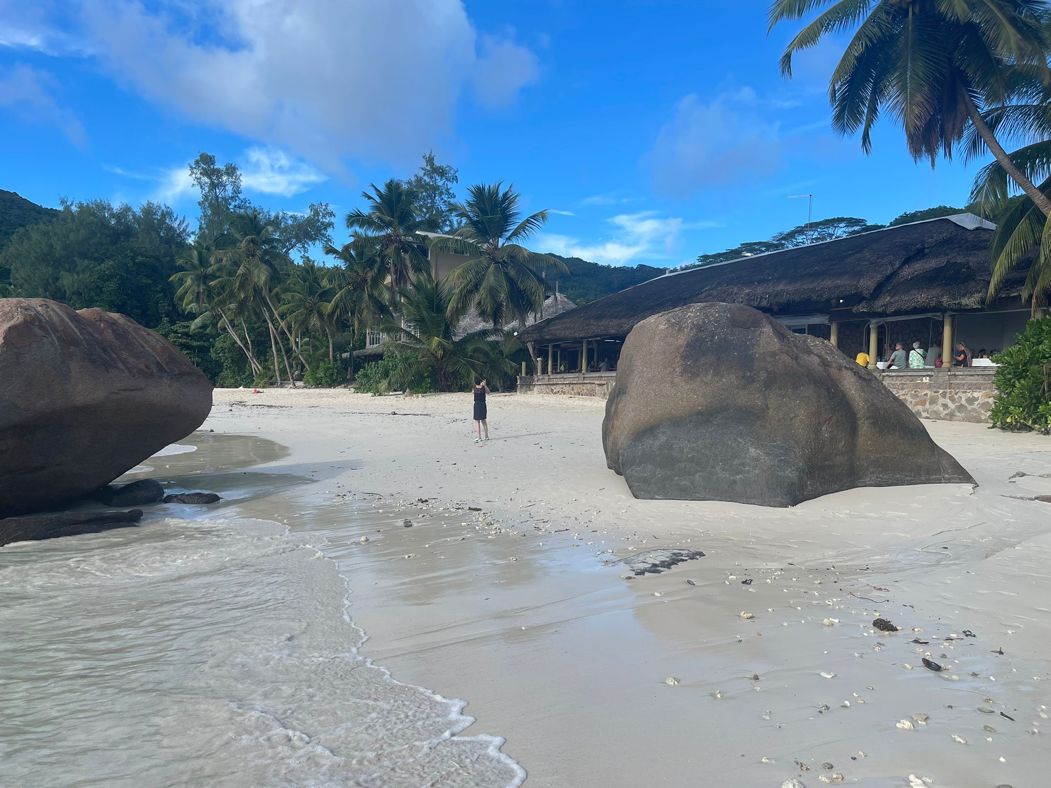 Mahe Mittagessen Strand.jpeg